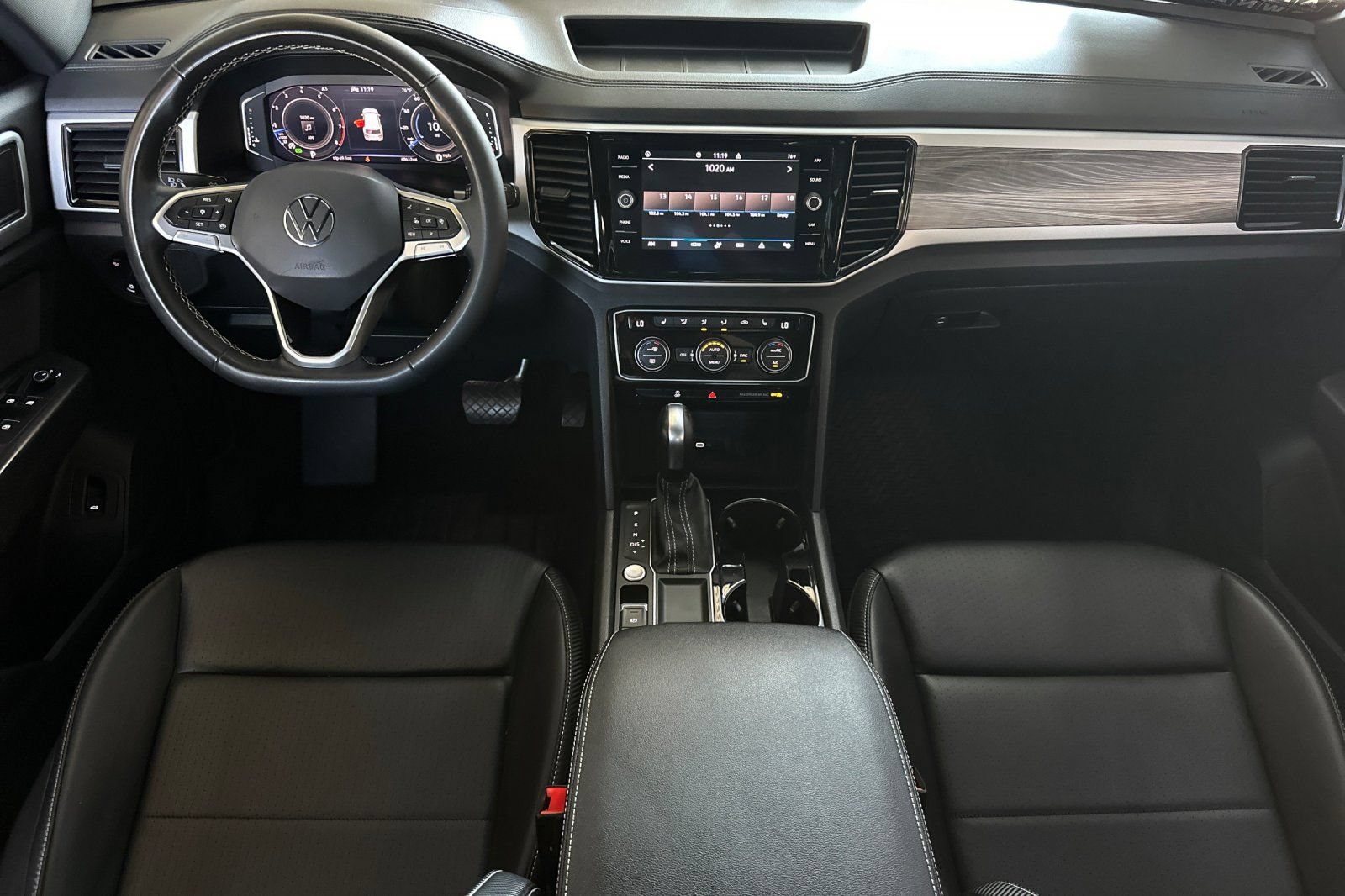Used 2022 Volkswagen Atlas Cross Sport SE w/ Panoramic Sunroof Package FWD image 13