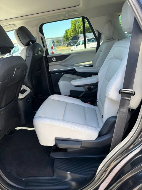 Used 2025 Lincoln Navigator Reserve AWD/4WD image 9