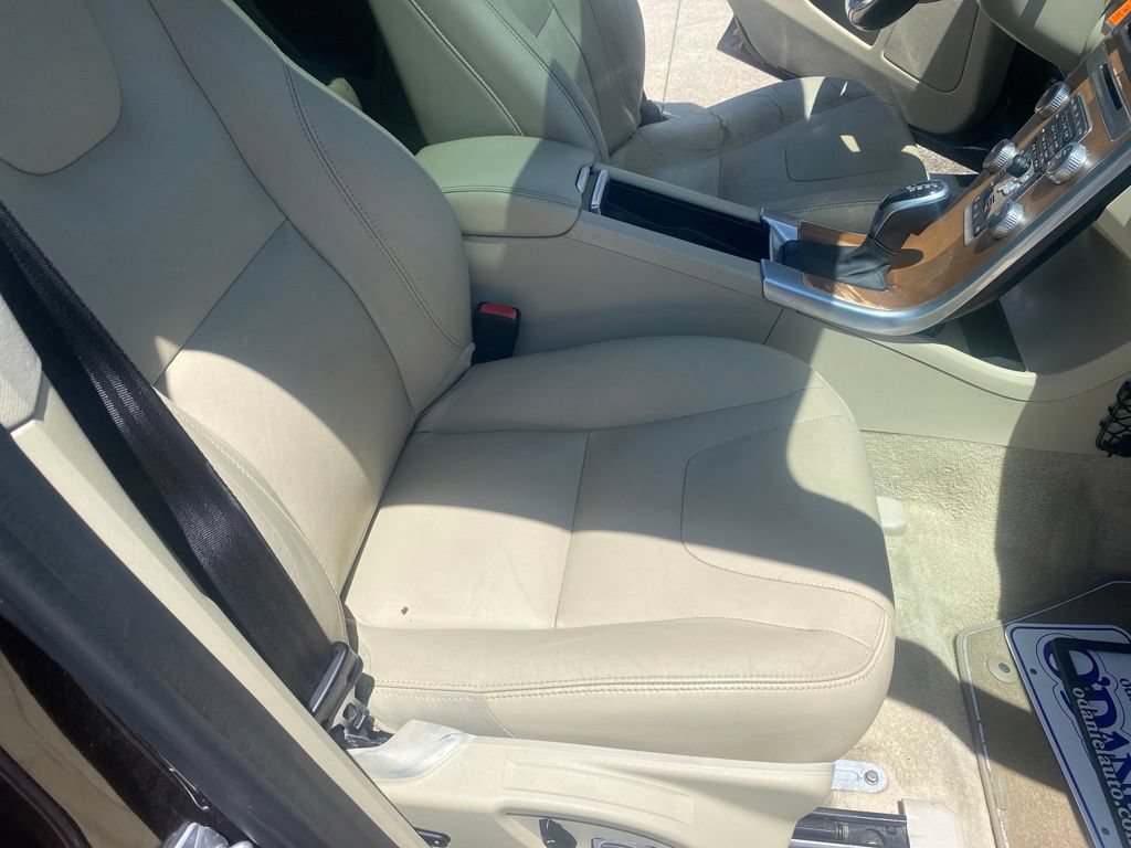 Used 2016 Volvo XC60 T5 Premier w/ Proximity Package FWD image 6