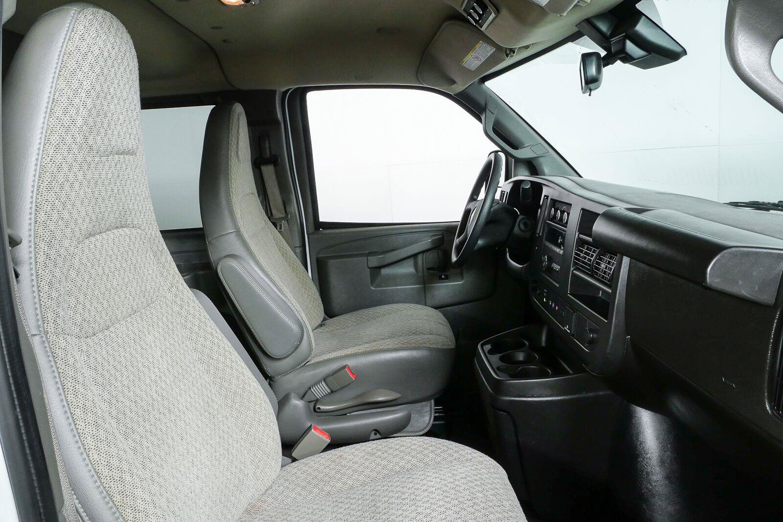 Used 2025 GMC Savana 3500 LT w/ LT Preferred Equipment Group RWD image 19