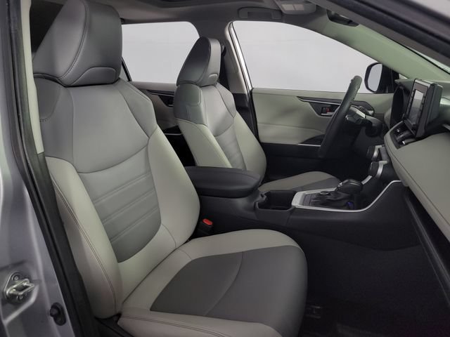 Used 2022 Toyota RAV4 XLE Premium AWD/4WD image 15