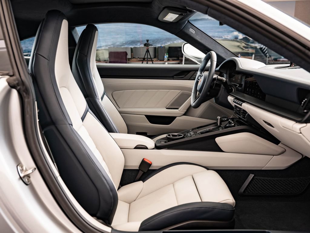 Certified 2025 Porsche 911 Carrera GTS RWD image 24