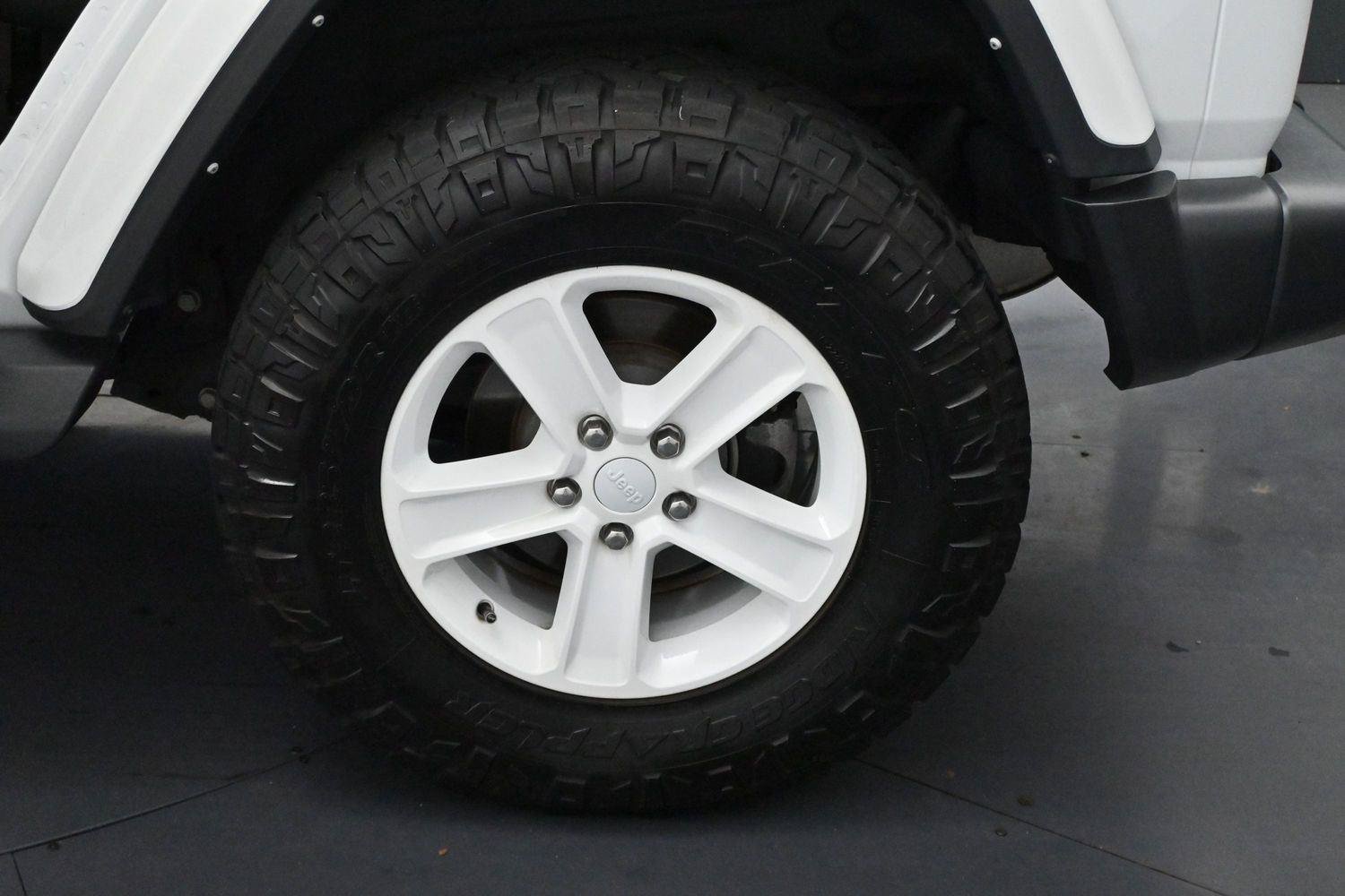 Used 2022 Jeep Wrangler Unlimited Sahara w/ LED Lighting Group AWD/4WD image 35