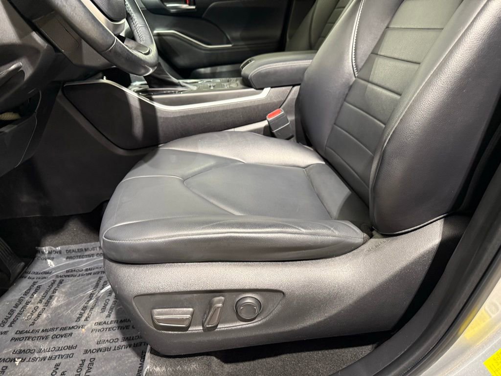 Used 2022 Toyota Highlander XLE image 14