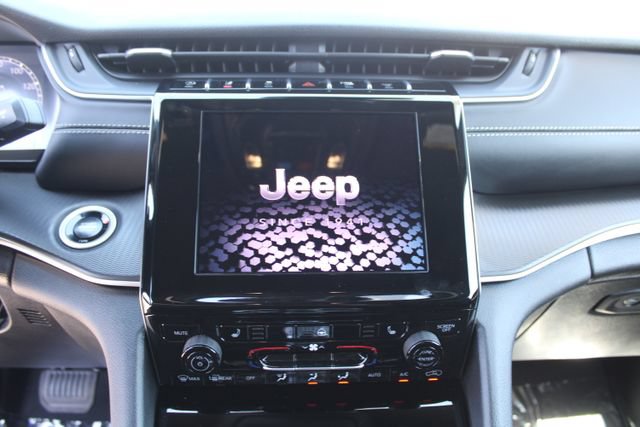 Used 2025 Jeep Grand Cherokee Altitude RWD image 21