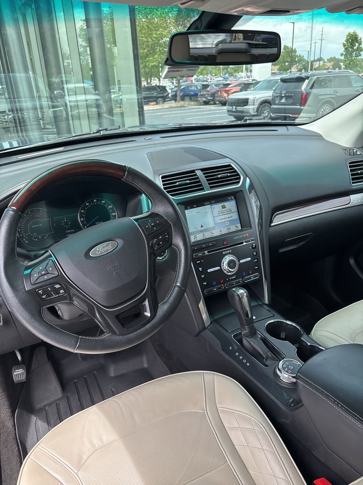 Used 2018 Ford Explorer Platinum AWD/4WD image 2