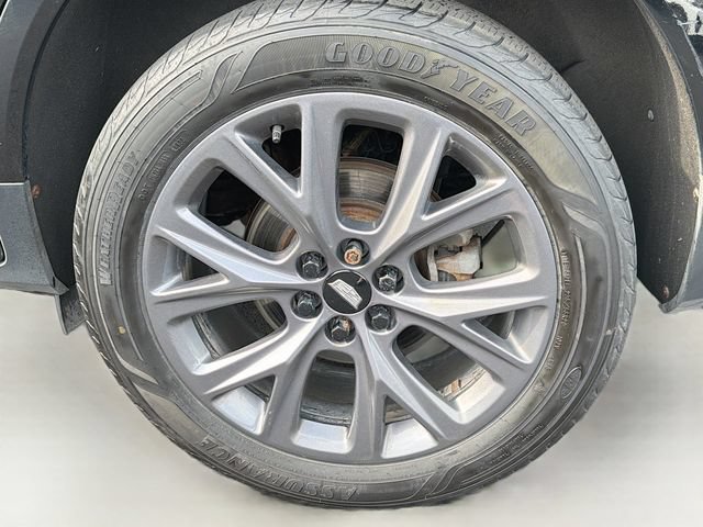 Used 2019 Cadillac XT5 Luxury w/ LPO, Black Ice Package AWD/4WD image 30
