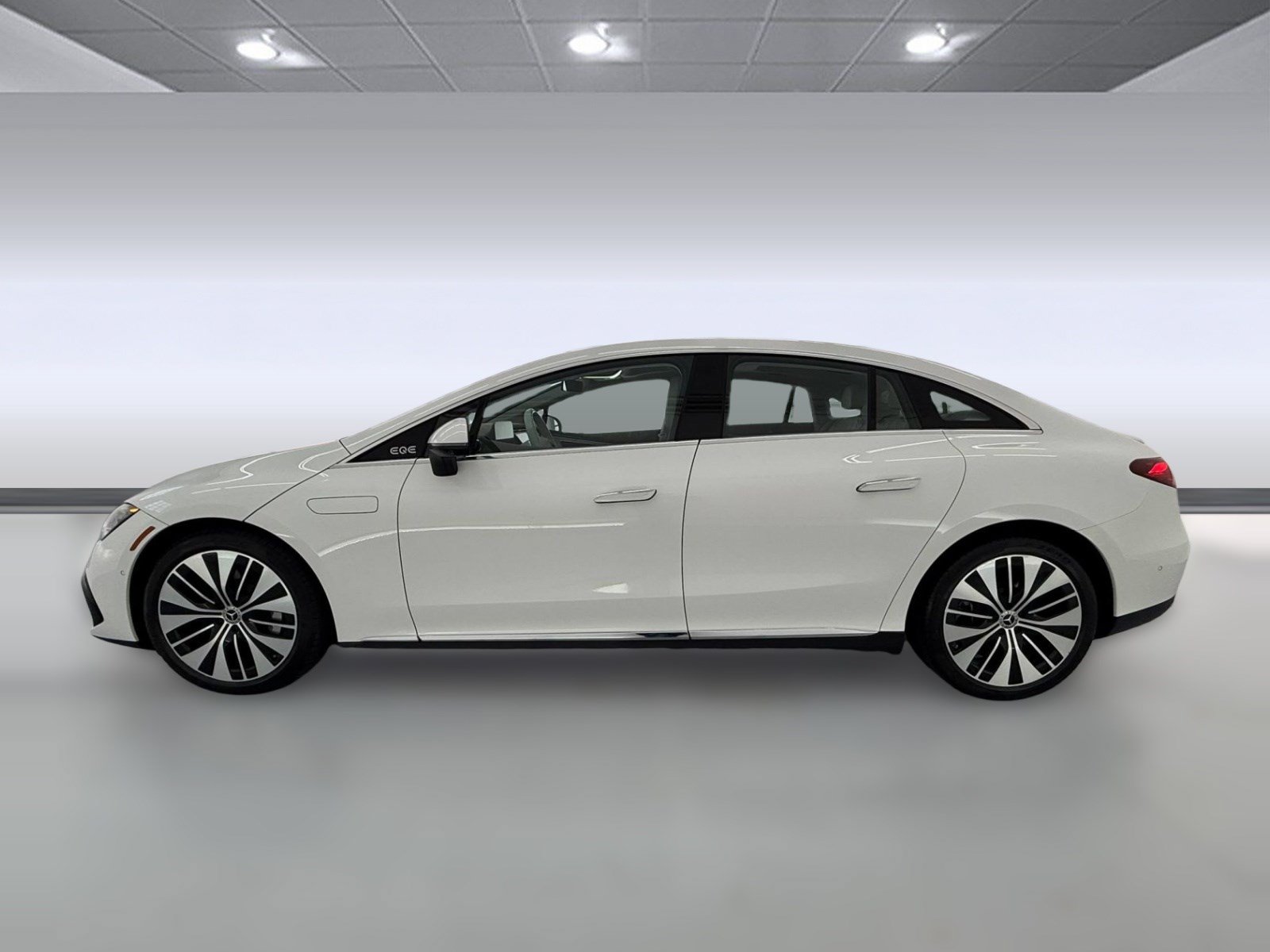 Used 2023 Mercedes-Benz EQE 350+ 4MATIC Sedan image 2
