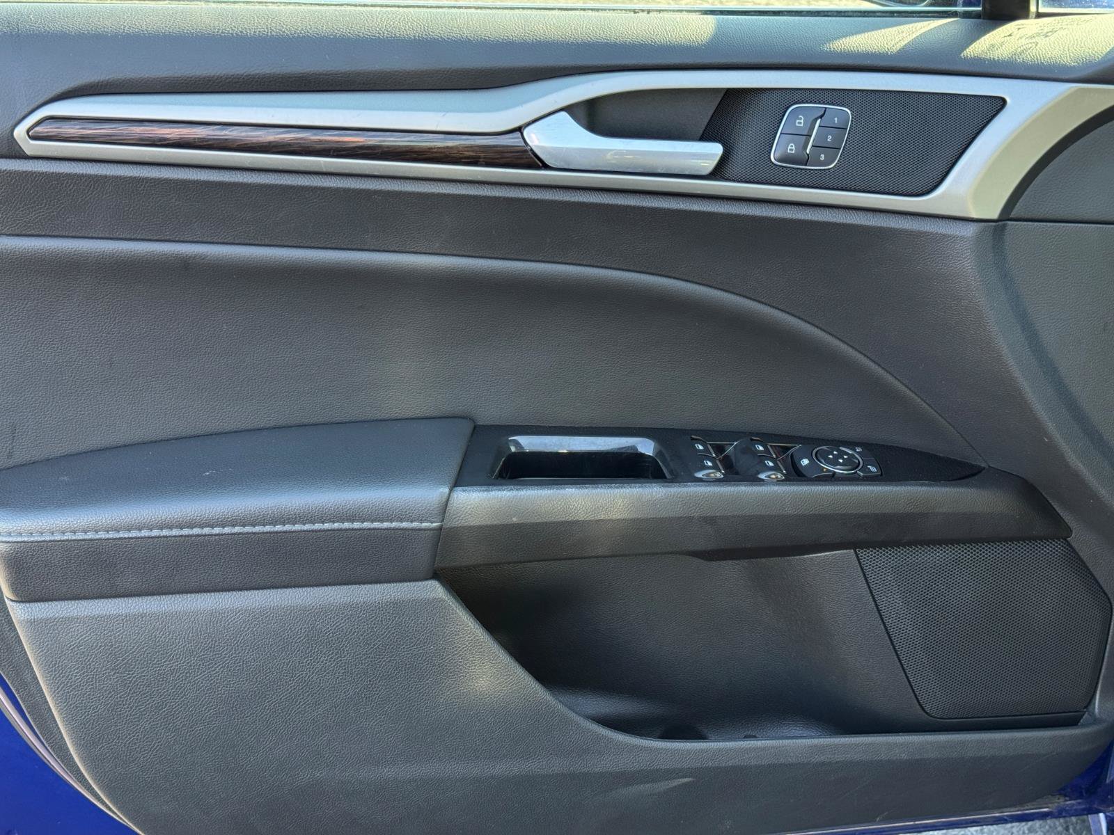 Used 2016 Ford Fusion SE w/ Equipment Group 202A FWD image 14