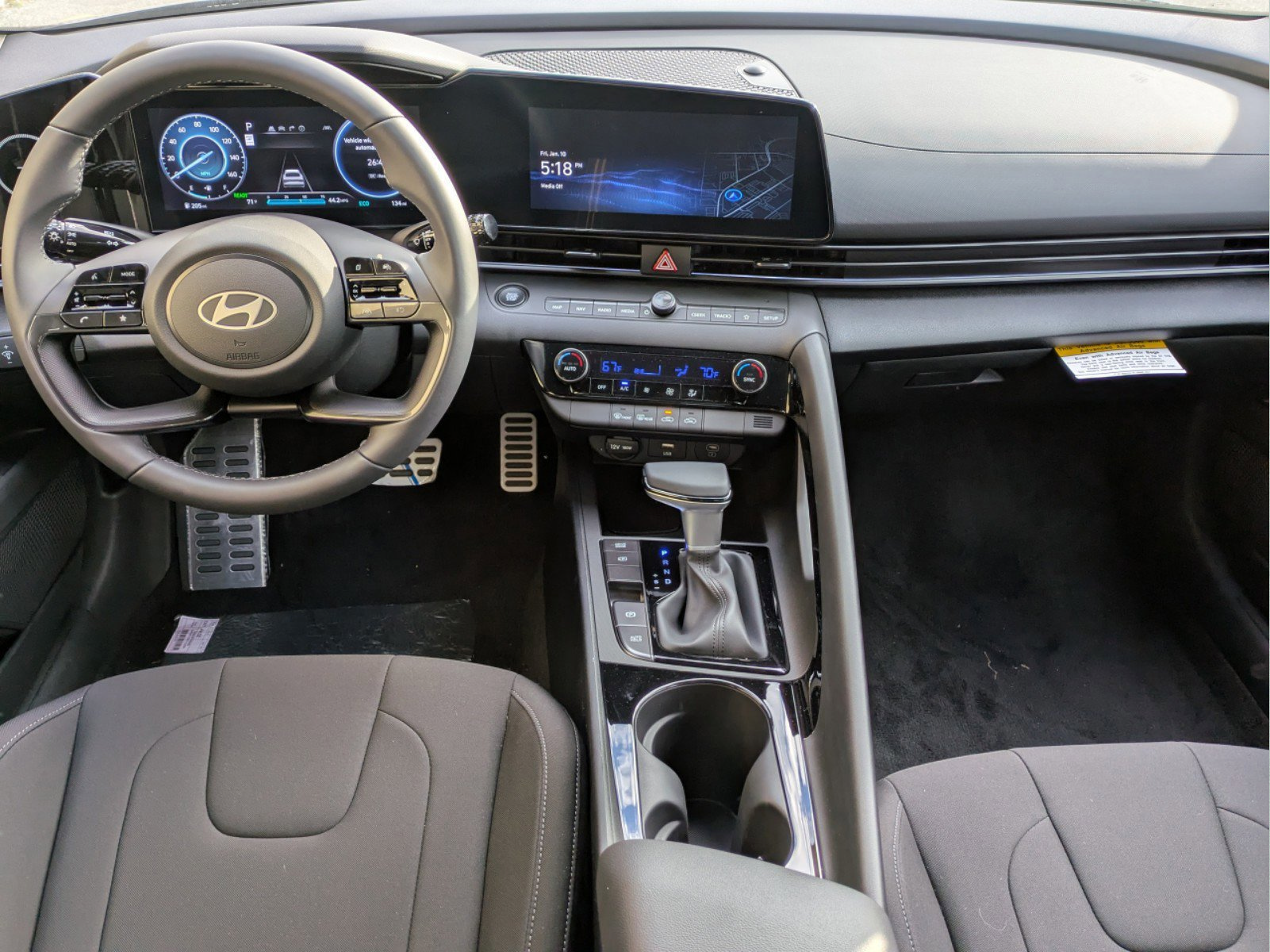 Certified 2025 Hyundai Elantra SEL FWD image 13