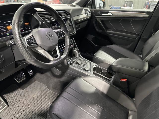 Certified 2024 Volkswagen Tiguan SE R-Line image 17