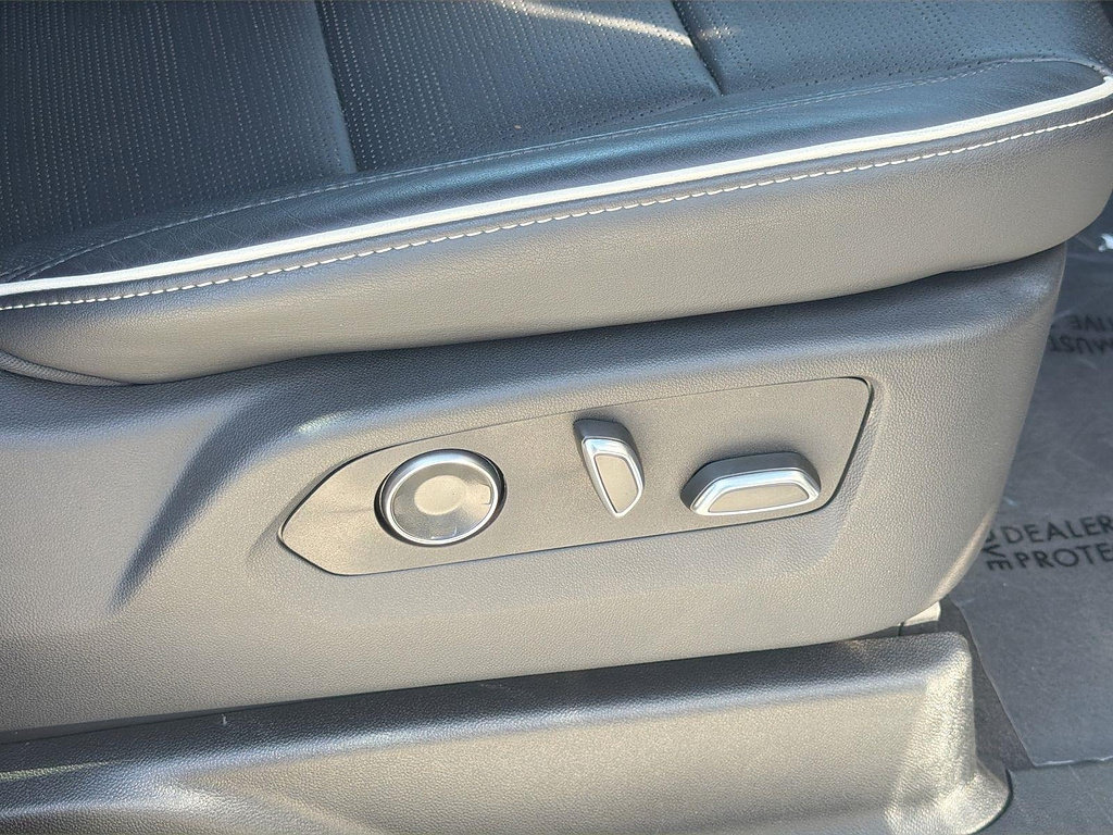 Certified 2025 Cadillac Escalade ESV Sport AWD/4WD image 30