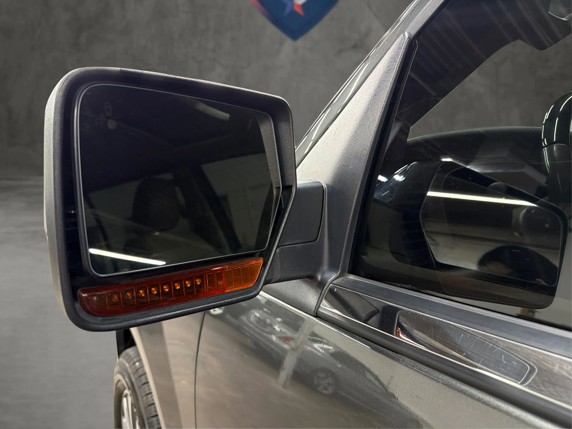 Used 2016 Lincoln Navigator L Select RWD image 19
