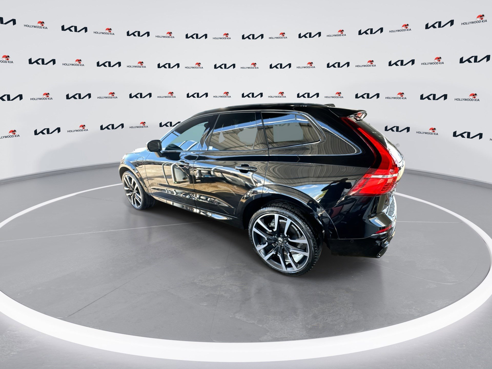 Used 2024 Volvo XC60 T8 Ultimate w/ Protection Package Premier image 6