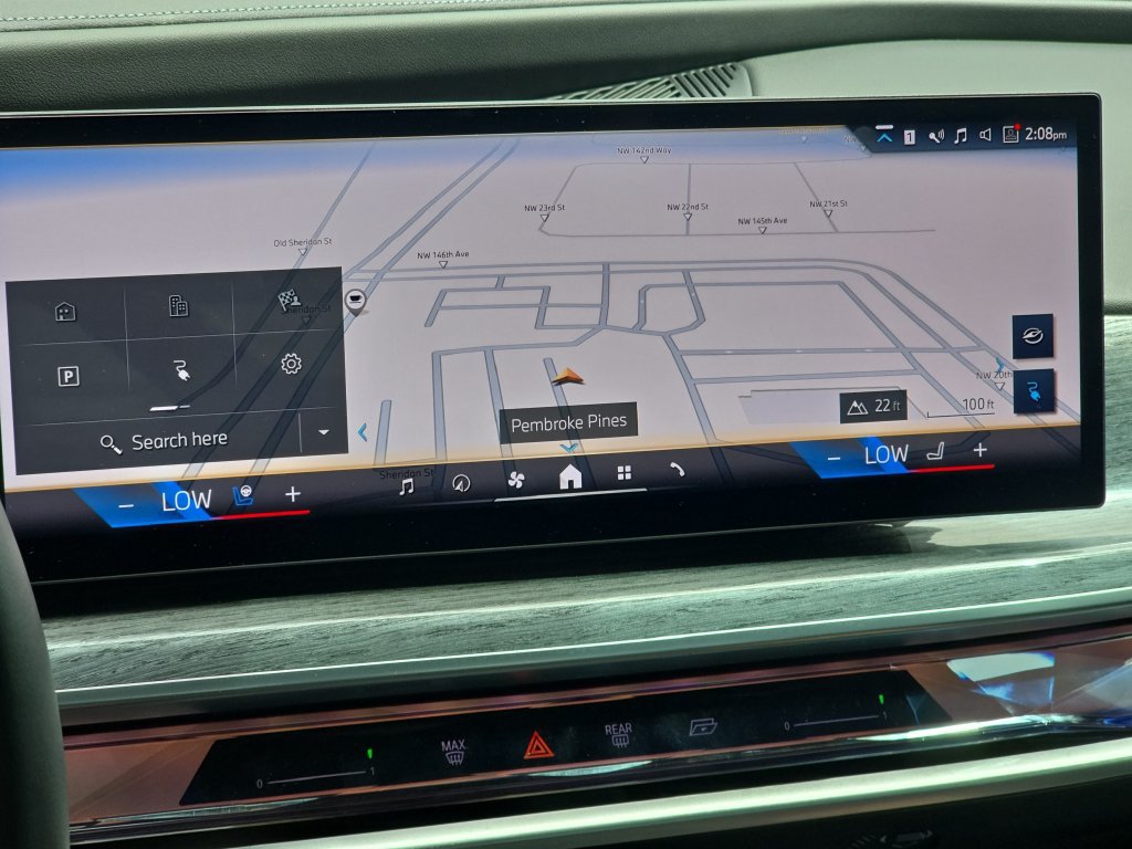 Certified 2024 BMW i7 eDrive50 w/ Premium Package RWD image 14