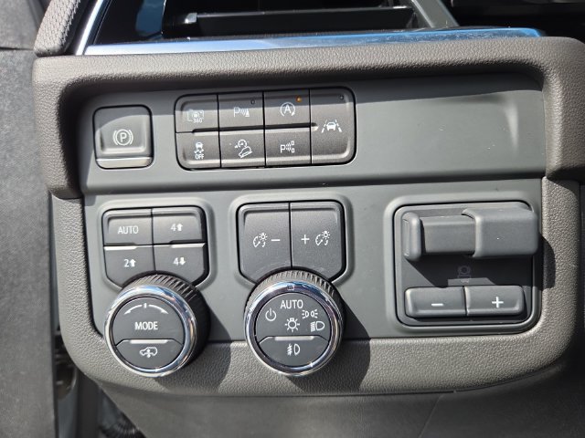 Certified 2025 Chevrolet Suburban RST w/ RST Capability Package AWD/4WD image 24