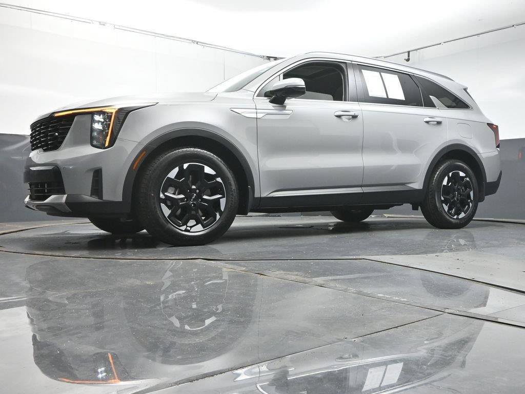 Used 2025 Kia Sorento S w/ Panoramic Sunroof Package FWD image 35