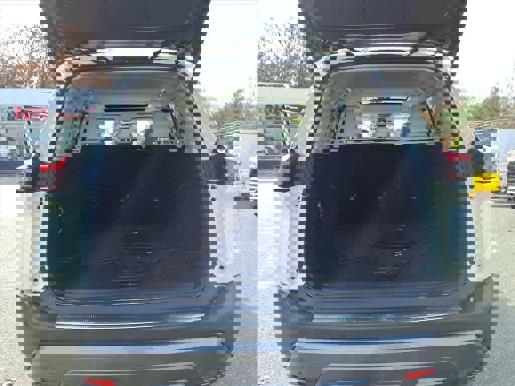 Certified 2023 Nissan Rogue SL w/ SL Premium Package image 16