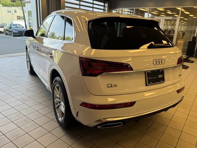 Used 2022 Audi Q5 2.0T Premium w/ Convenience Package AWD/4WD image 7