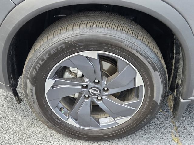 Used 2025 Nissan Rogue SV FWD image 16