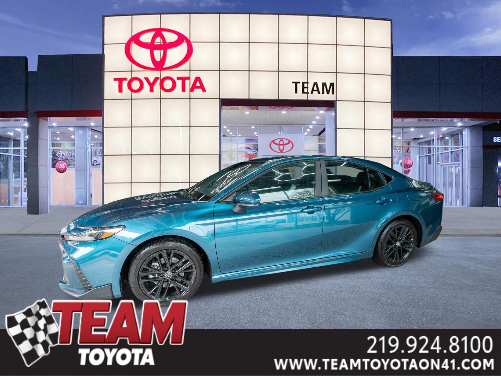 Used 2025 Toyota Camry SE image 1