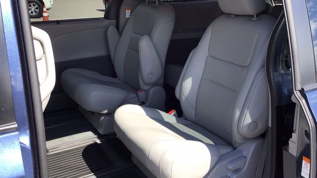 Used 2020 Toyota Sienna XLE image 13