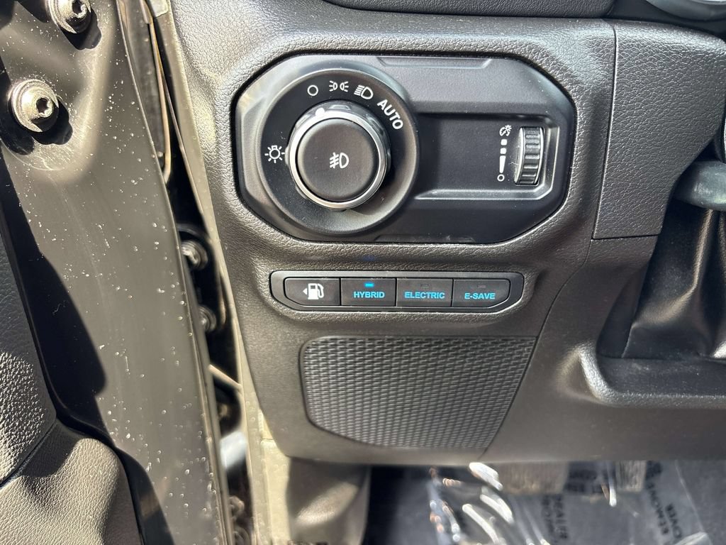 Used 2023 Jeep Wrangler Unlimited Sahara w/ Cold Weather Group AWD/4WD image 21