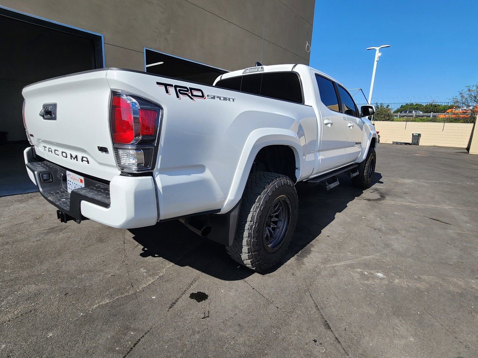 Used 2023 Toyota Tacoma TRD Sport w/ Black Out Package (TMS) image 7