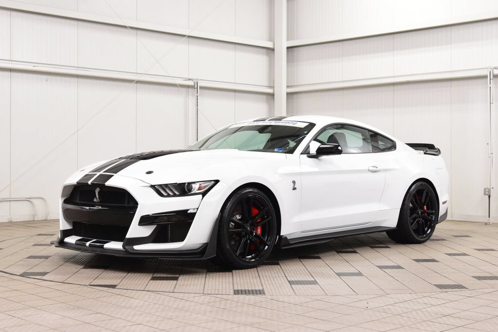 Used 2020 Ford Mustang Shelby GT500 w/ Technology Package RWD image 3
