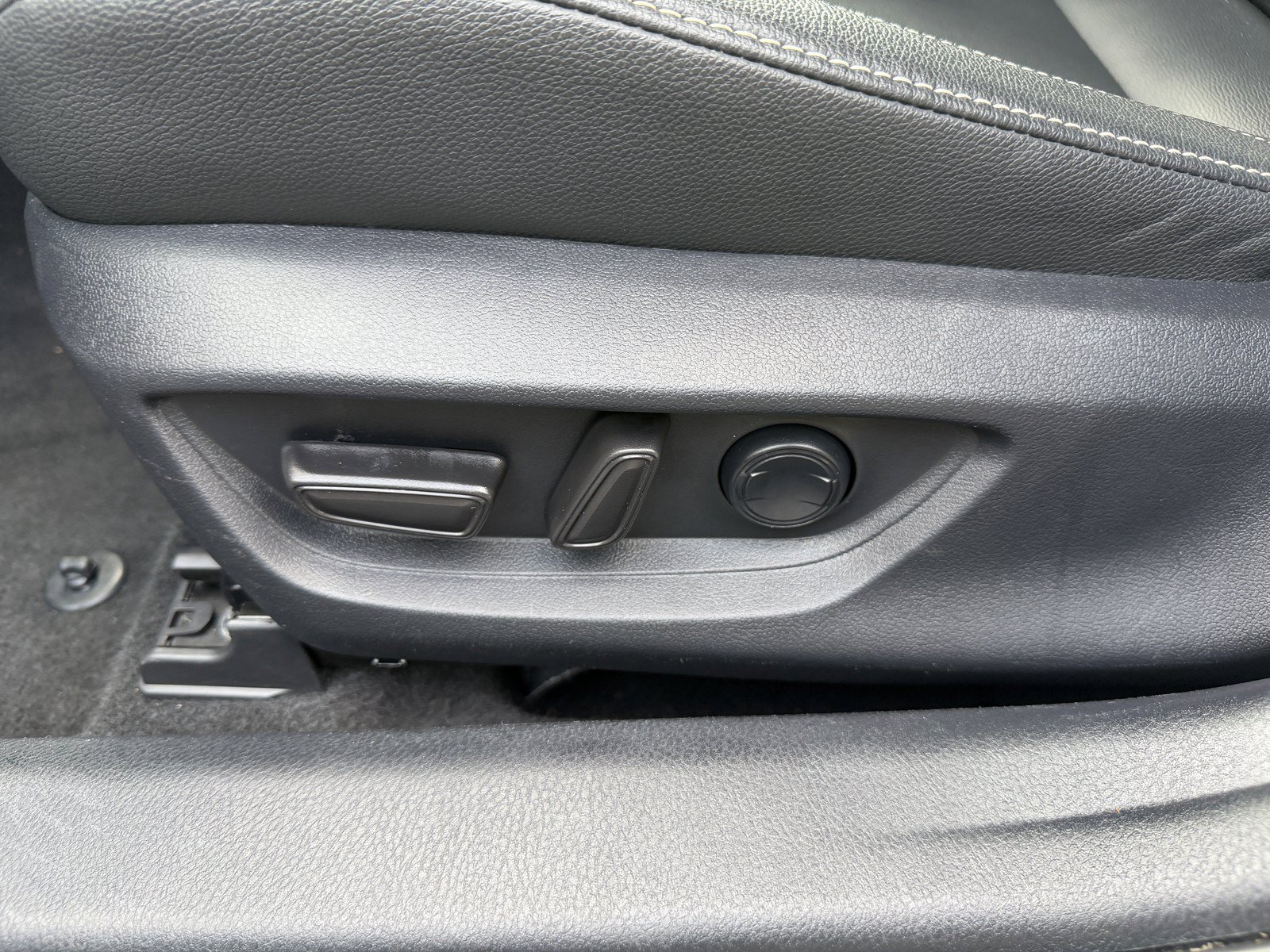 Used 2025 Toyota Camry SE FWD image 16