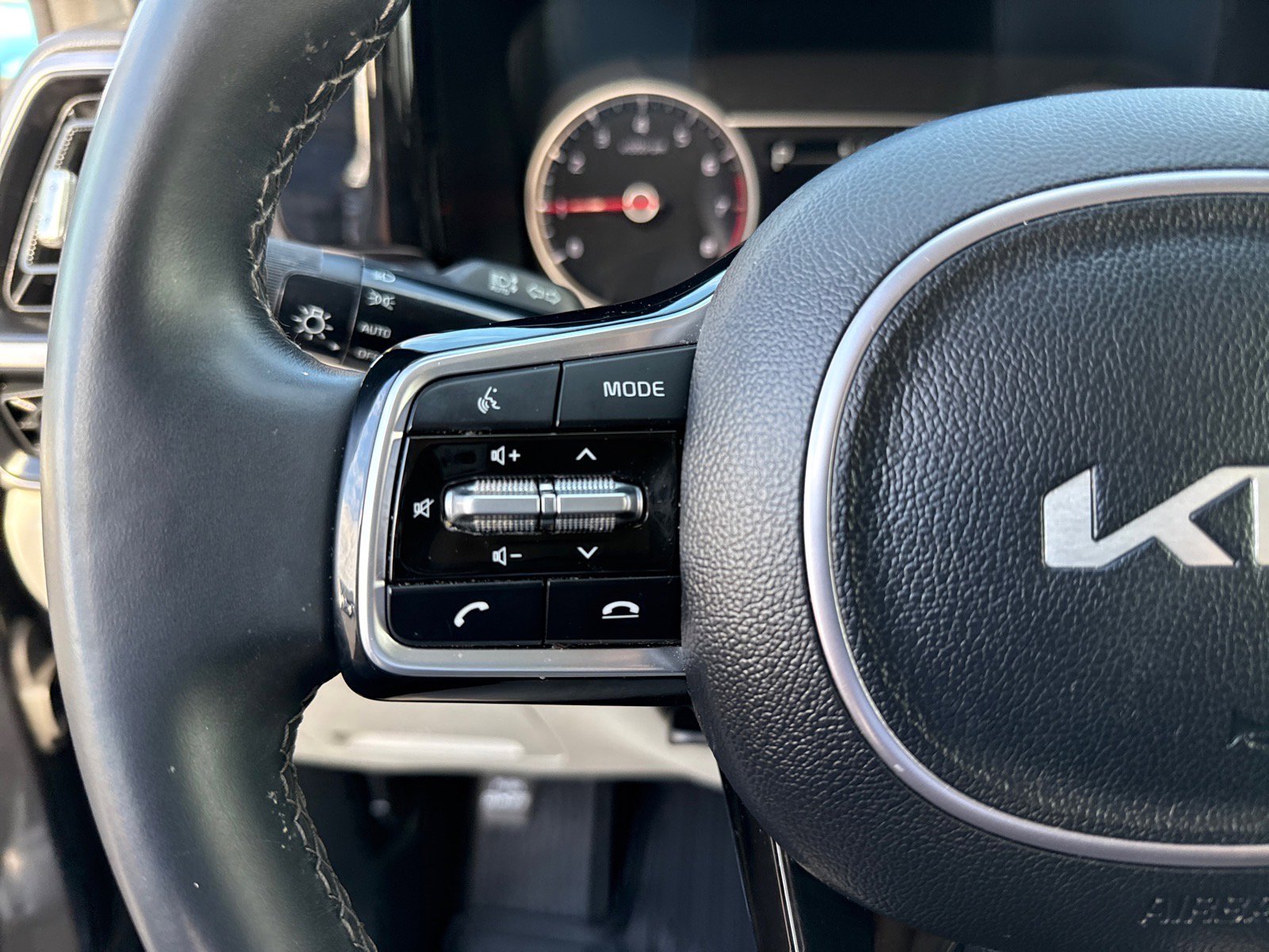 Used 2023 Kia Sorento S w/ Panoramic Sunroof Package image 23