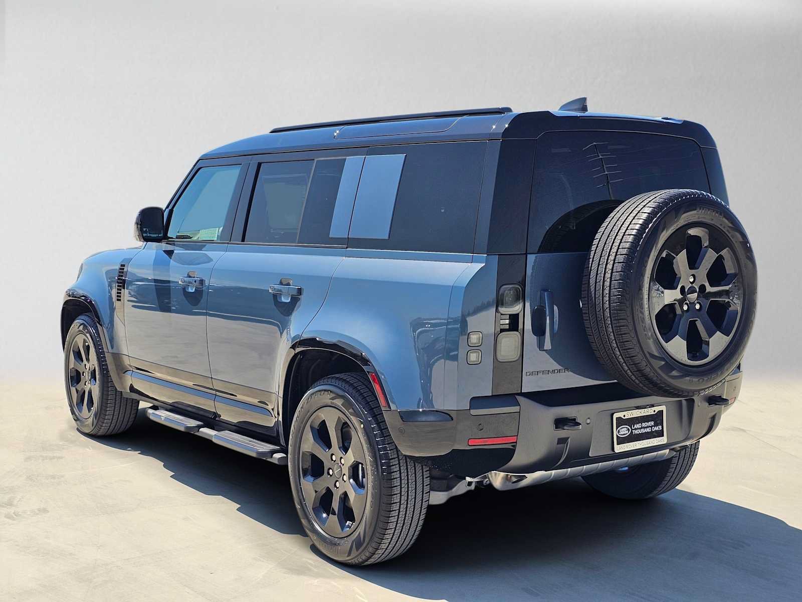 New 2026 Land Rover Defender 110 X-Dynamic SE AWD/4WD image 3