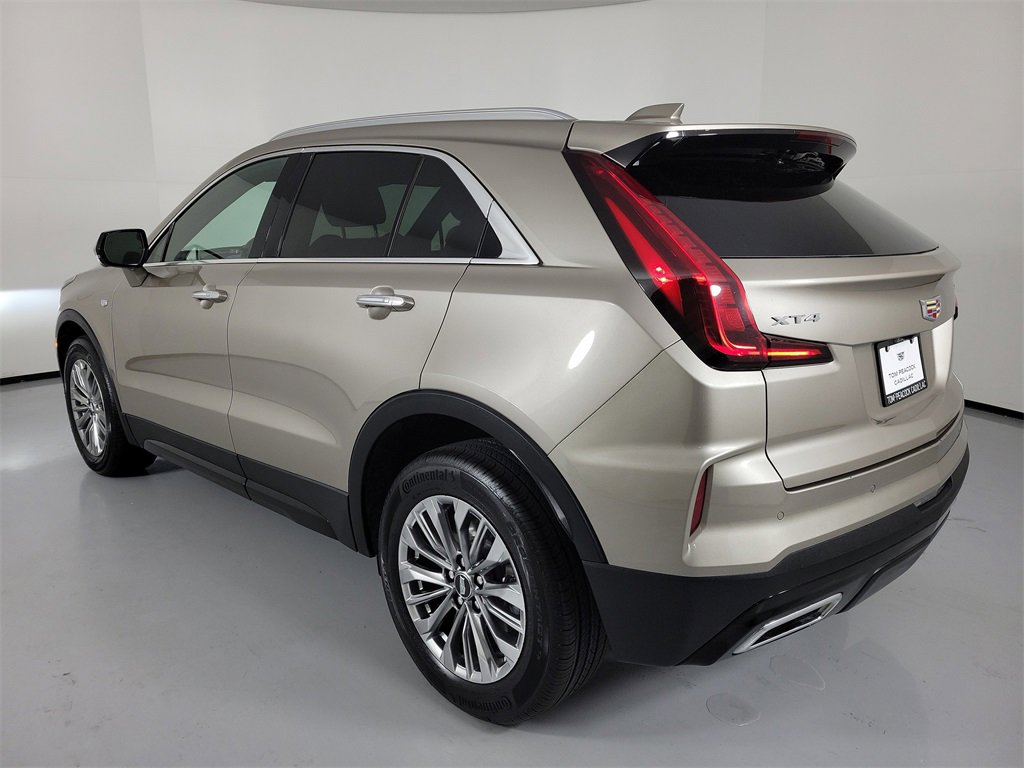 Certified 2025 Cadillac XT4 Premium Luxury image 3