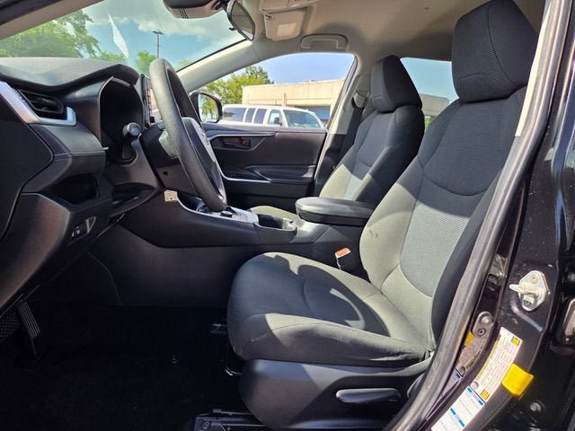 Used 2022 Toyota RAV4 LE AWD/4WD image 9