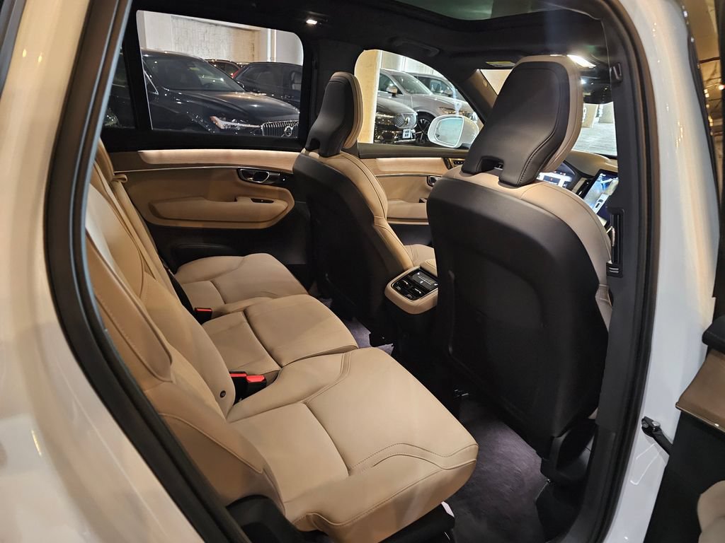 Certified 2025 Volvo XC90 B5 Plus AWD/4WD image 10