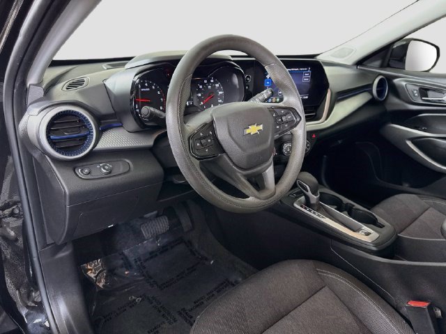 Used 2024 Chevrolet Trax LS w/ LS Convenience Package FWD image 21