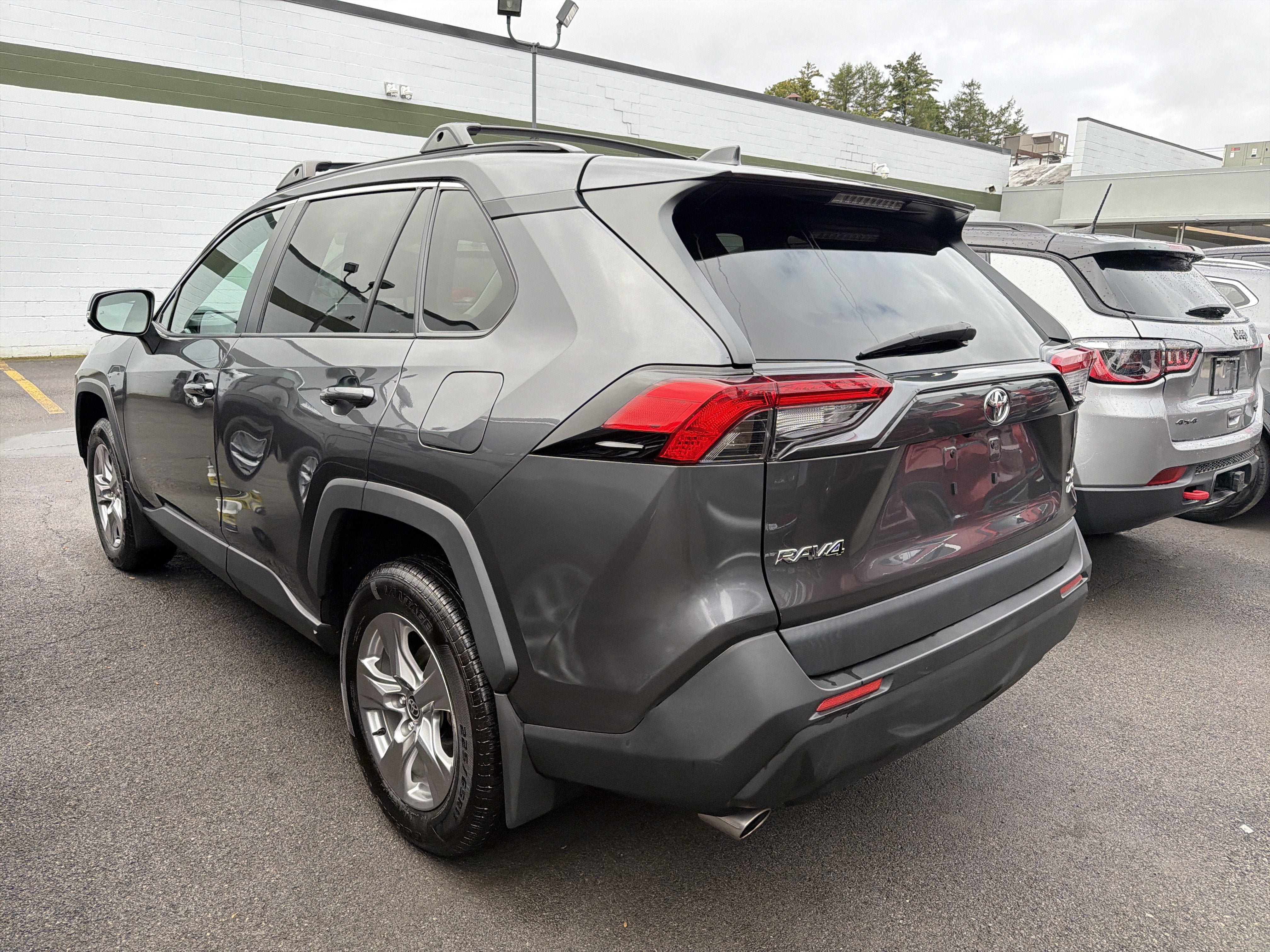 Used 2023 Toyota RAV4 XLE AWD/4WD image 5