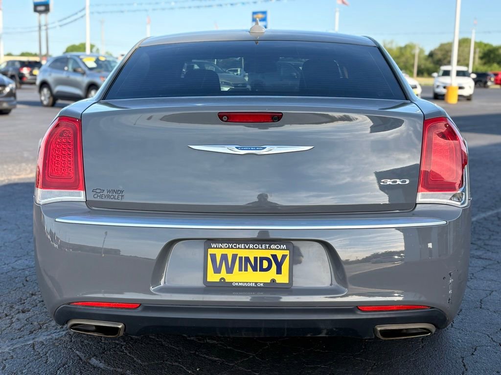 Used 2019 Chrysler 300 Touring w/ Chrome Appearance Package image 5