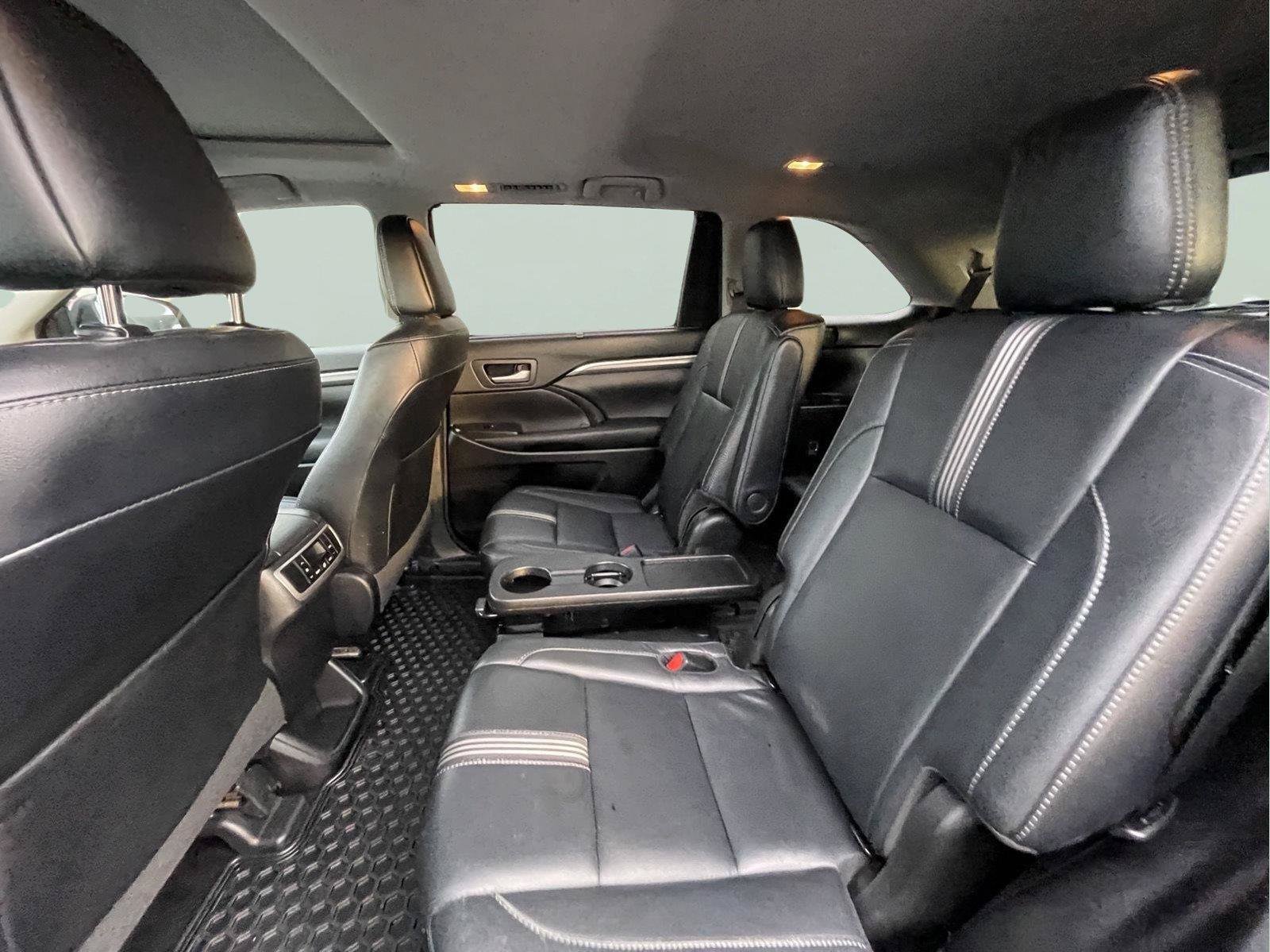 Used 2018 Toyota Highlander XLE AWD/4WD image 18