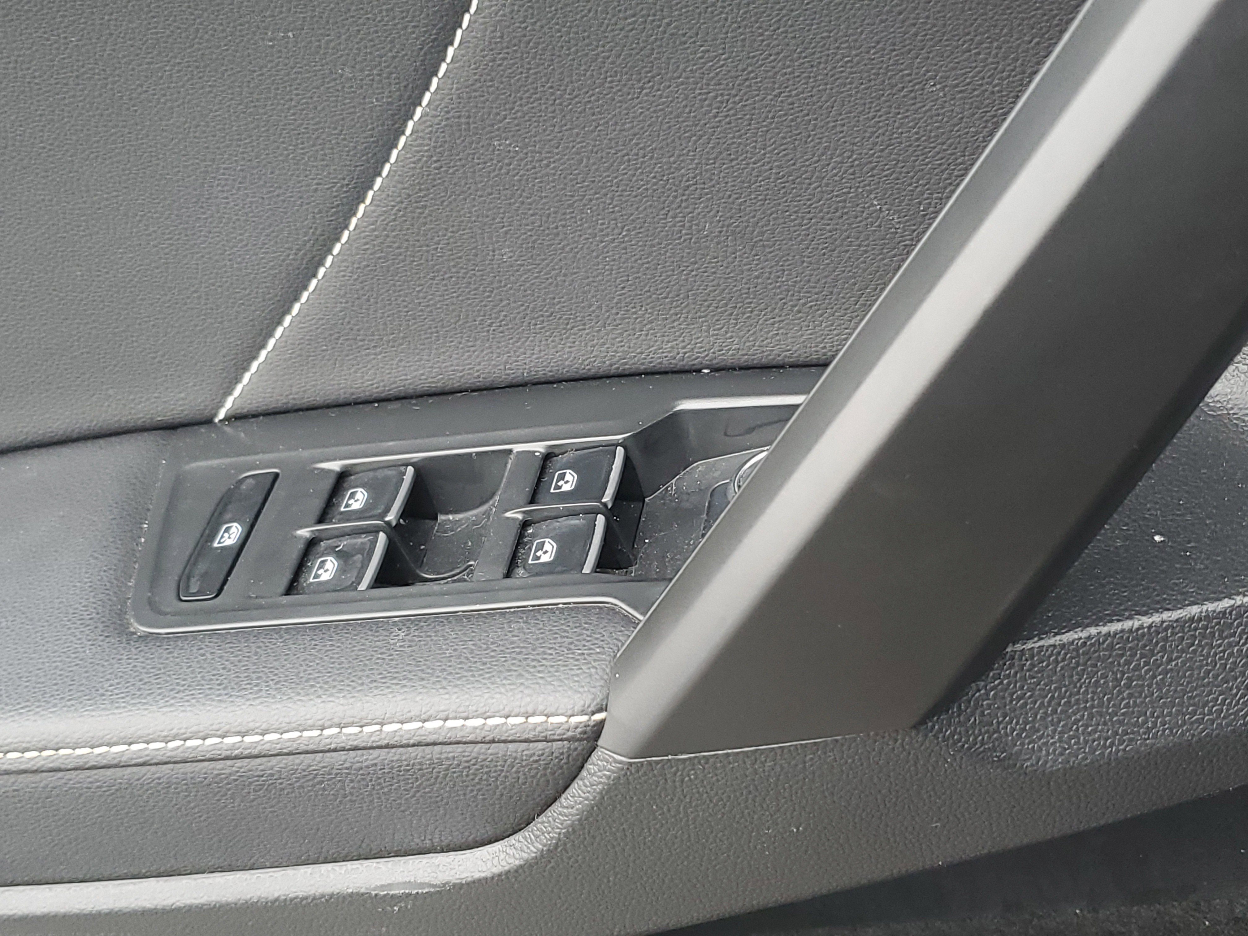 Used 2024 Volkswagen Tiguan SE R-Line image 24