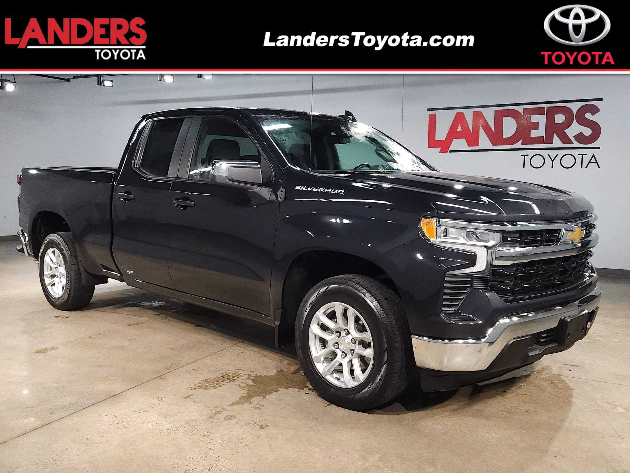 Used 2023 Chevrolet Silverado 1500 LT image 1