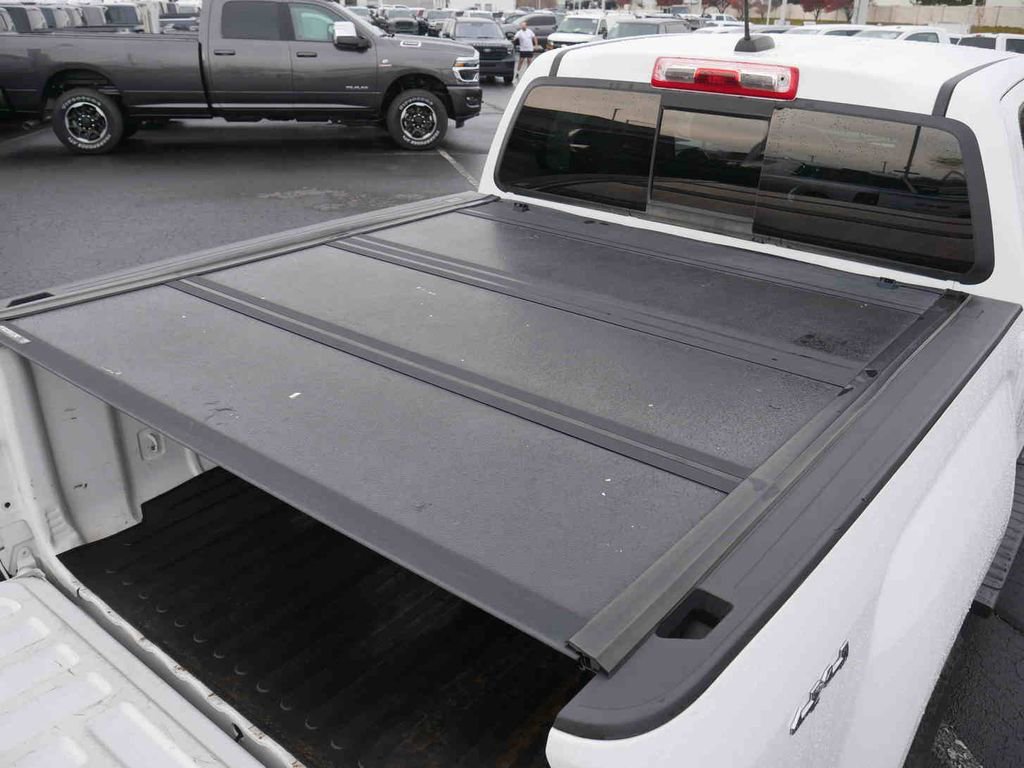 Used 2018 GMC Canyon SLE w/ SLE Convenience Package image 9