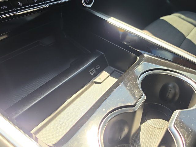 Used 2025 Chevrolet Suburban LS RWD image 28