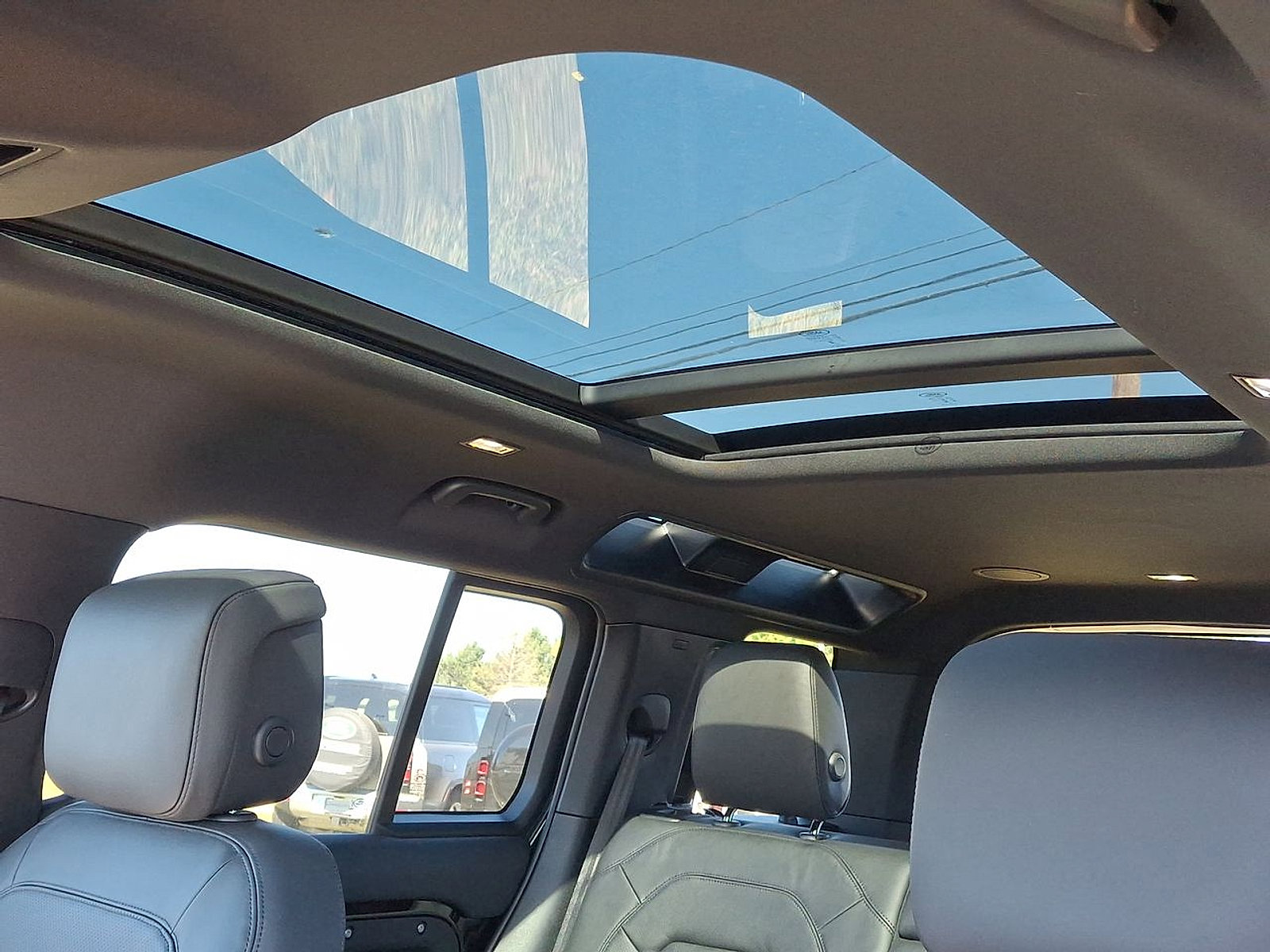 New 2025 Land Rover Defender 110 X-Dynamic SE image 27