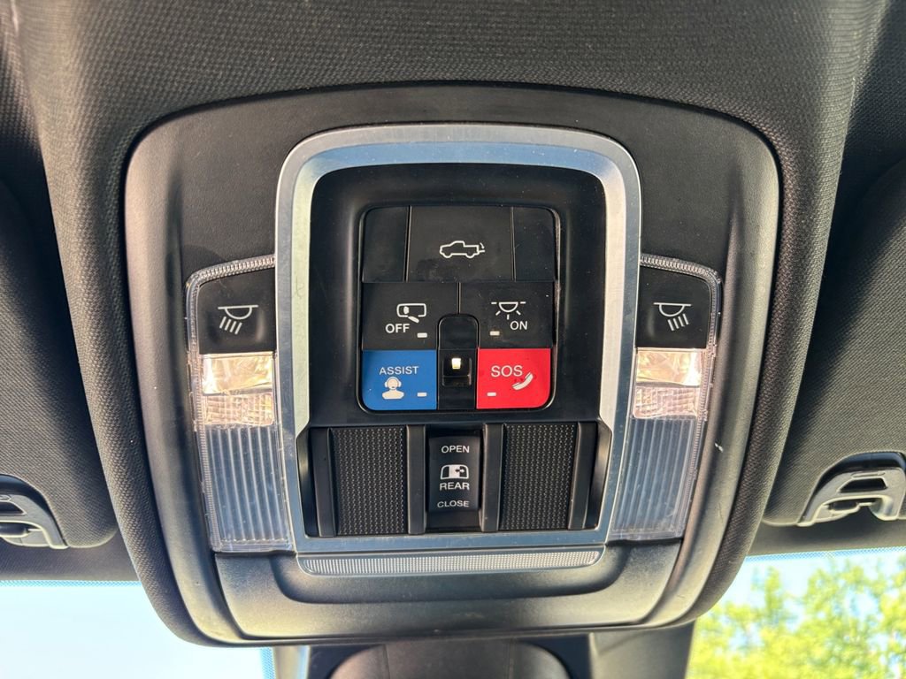 Used 2012 Dodge Grand Caravan SXT FWD image 24