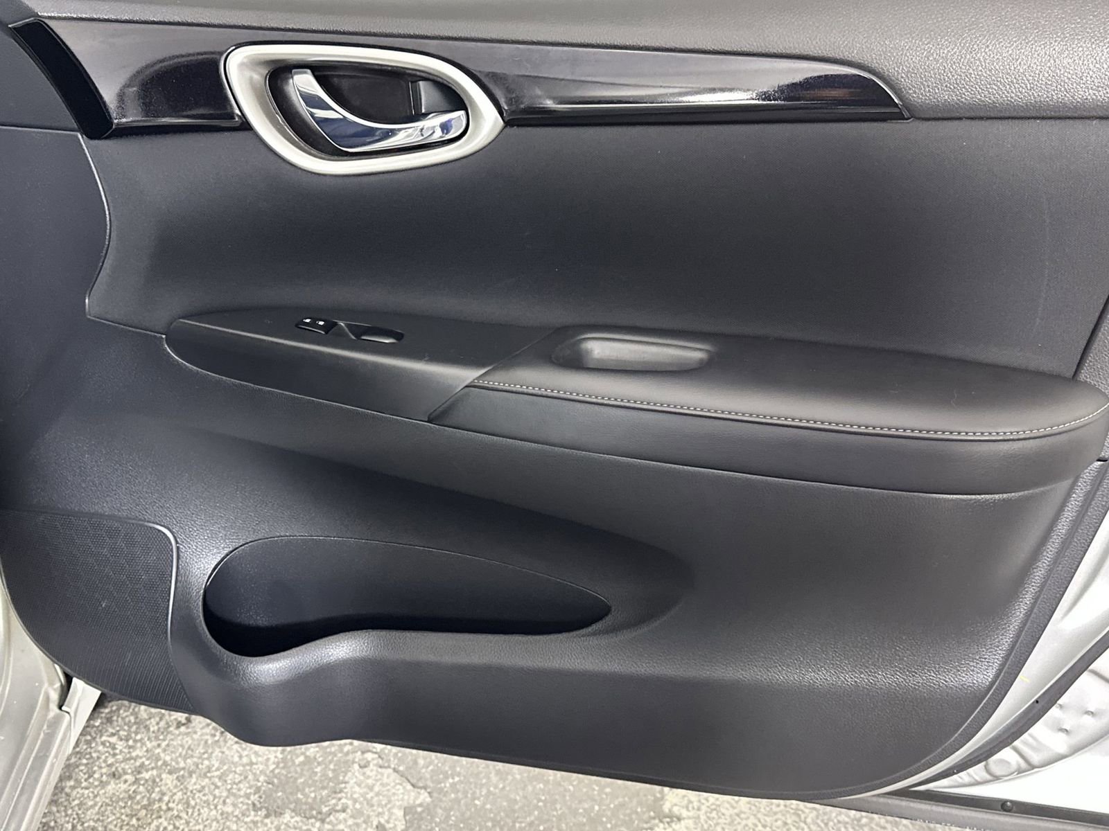 Used 2017 Nissan Sentra SV image 31