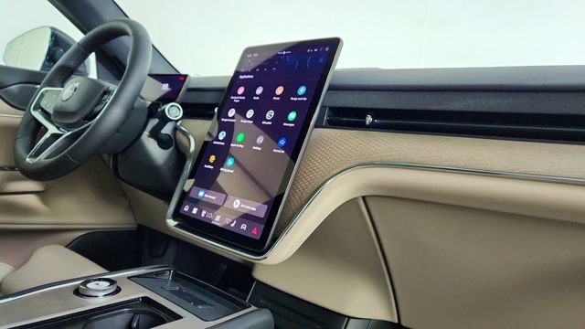 New 2026 Volvo EX90 Plus AWD/4WD image 36
