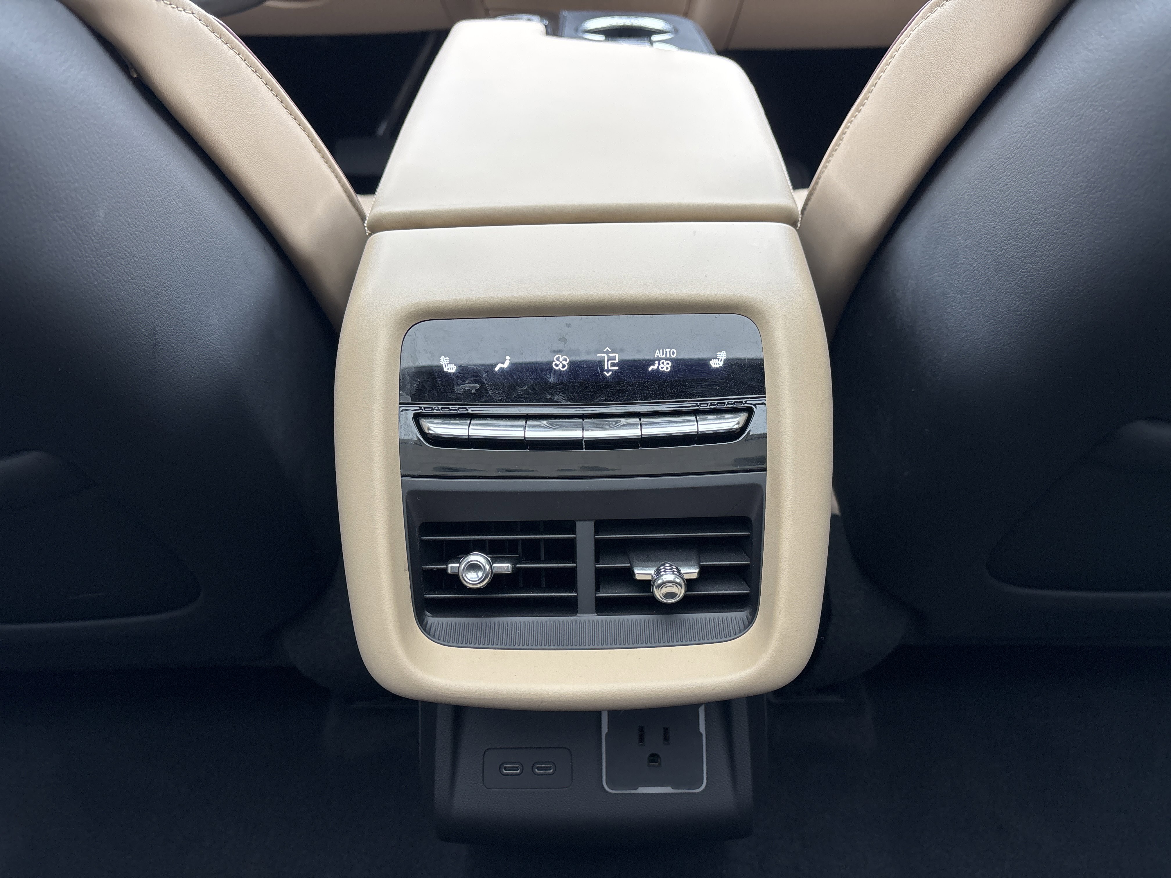 Used 2024 Cadillac Lyriq Luxury w/ Nappa Leather Package image 31