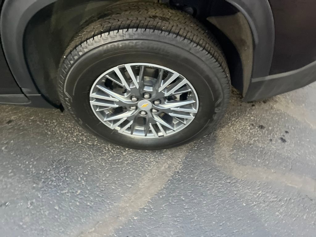 Used 2025 Chevrolet Traverse LT image 29