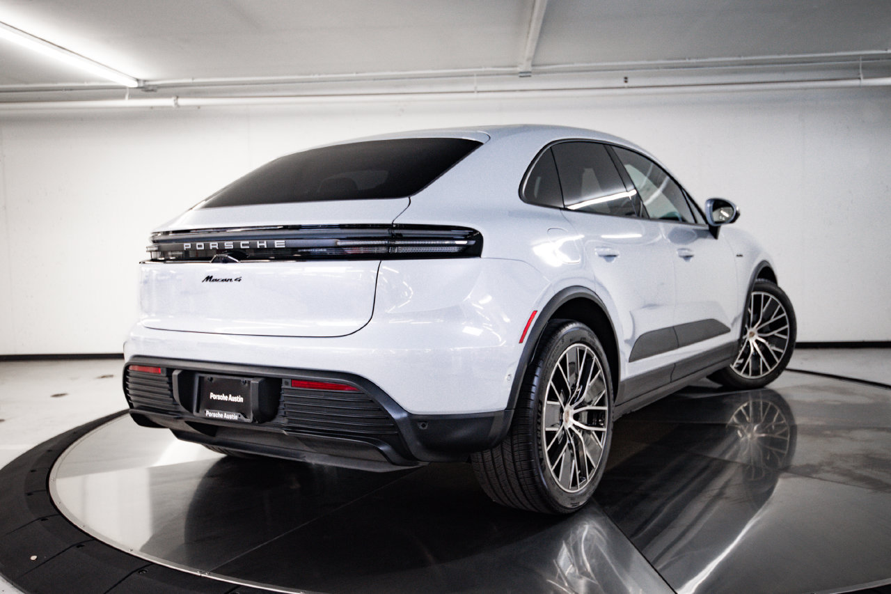 Used 2024 Porsche Macan 4 Electric AWD/4WD image 7
